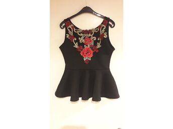 BOOHOO TOPP VÄRVILISE LILLELISE TIKANDIGA ,UUS