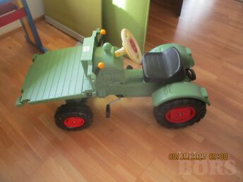PEDAALIDEGA TRAKTOR