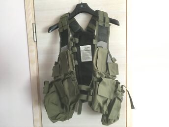 TAKTIKALINE VEST 12 TASKUT, OLIIVROHELINE + MÜTS