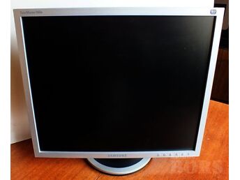 MONITOR SAMSUNG SYNCMASTER 940B 19"