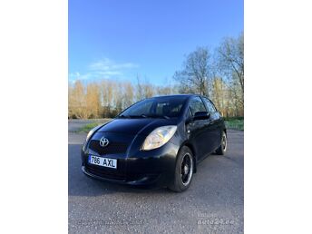 TOYOTA YARIS 1.3 64 kW -06