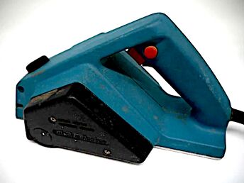 VÄIKE ELEKTRILINE KÄSIHÖÖVEL BLACK DECKER MODEL DN-712/D1 - GARANTII