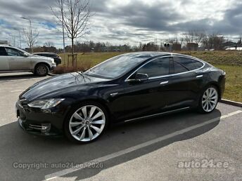 TESLA MODEL S 90D -15