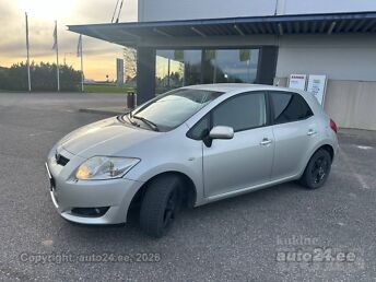 TOYOTA AURIS 1.4 66 kW -08