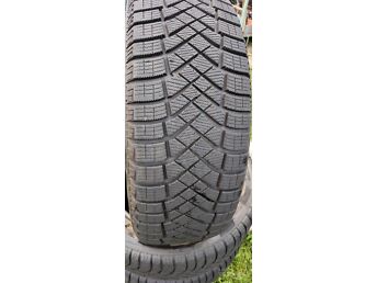 215/60 R17 PIRELLI