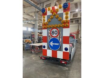 TEETÖÖ AUTO ELEKTRILINE LIIKLUSMÄRK