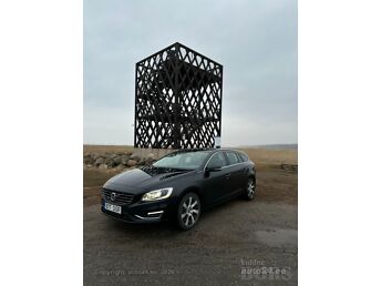 VOLVO V60 PLUG-IN HYBRID D6 2.4 158 kW -13