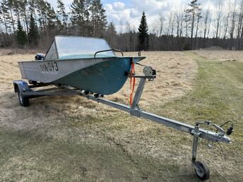 MOOTORPAAT VORONEZ+ UUEVÄÄRNE 20HJ TOHATSU MOOTOR+ PAADIKÄRU