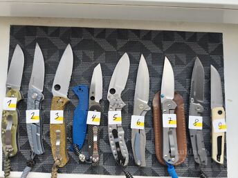 FOLDING KNIVES