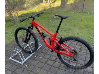 MÜÜA: TREK TOP FUEL 5 (SUURUS L) – KIIRE JA VÕIMEKAS TÄISAMORT EESTI RADADELE