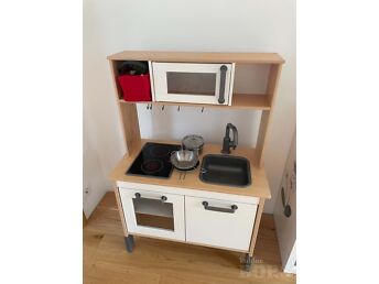 IKEA MÄNGUKÖÖK KOOS SINNA KUULUVATE TARVIKUTEGA.
