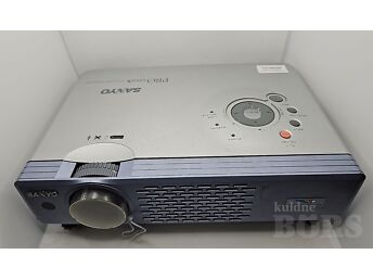 PROJEKTOR SANYO PLC-XU48