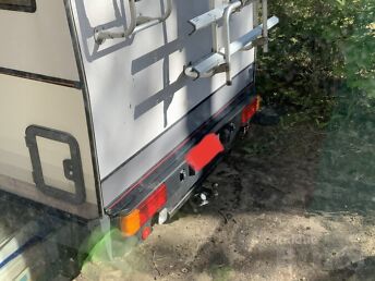 KÄRUKONKS FORD MATKAAUTOLE