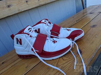 NEW BALANCE BB905
