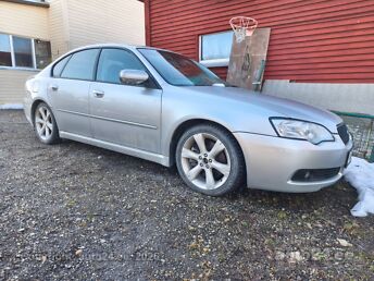 SUBARU LEGACY 3.0 180 kW -06