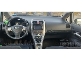 TOYOTA AURIS 2.0 93 kW -10