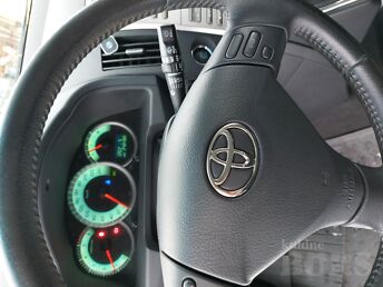 TOYOTA COROLLA VERSO 2.2 100 kW -08