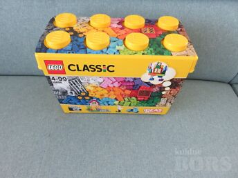 LEGO CLASSIC LEGO® SUUR MÄNGUKAST + LEGO® CLASSIC ROHELINE ALUSPLAAT