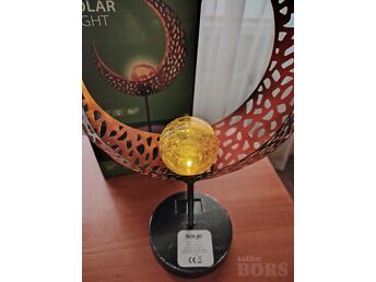 DEKORATIIVNE PÄIKESEPATAREIDEGA LAMP.