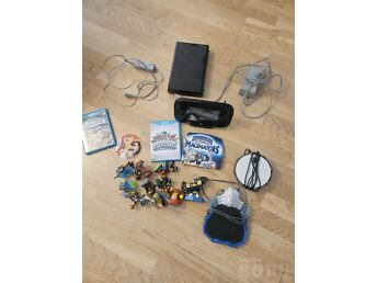 NINTENDO WII U 32GB + 3 GAMES
