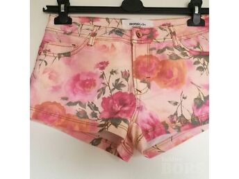 VERO MODA LILLELISED SORTSID