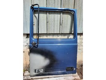 VOLVO F12 VASAK UKS KLAASIGA