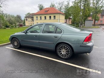 VOLVO S60 2.4 120 kW -04