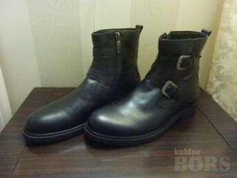 ROBERTO PAULO MEESTE TALVE SAAPAD HANK MADE IN ITALY