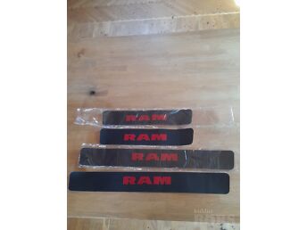 RAM 1500 UKSELÄVE KAITSEKLEEBISED