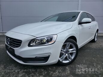 VOLVO V60 SUMMUM AWD PLUG-IN HYBRID ICE WHITE 2.4 158 kW -14