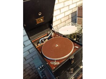 HIS MASTERS VOICE PATEFON JA MÕNED PLAADID