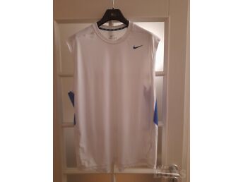 VARRUKATETA SÄRK NIKE