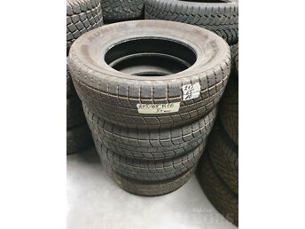 TALVEREHVID 215/65 R16 / KUMHO ICEPOWER KW21 / 5+ MM