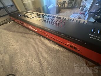ROLAND FANTOM 8