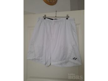 YONEX VALGED LÜHIKESED PÜKSID