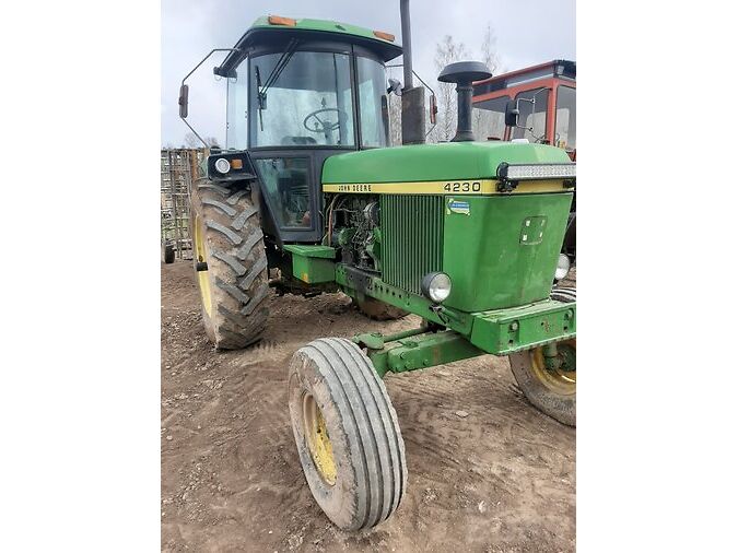 JOHN DEERE 4230