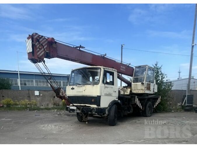 MAZ 5773