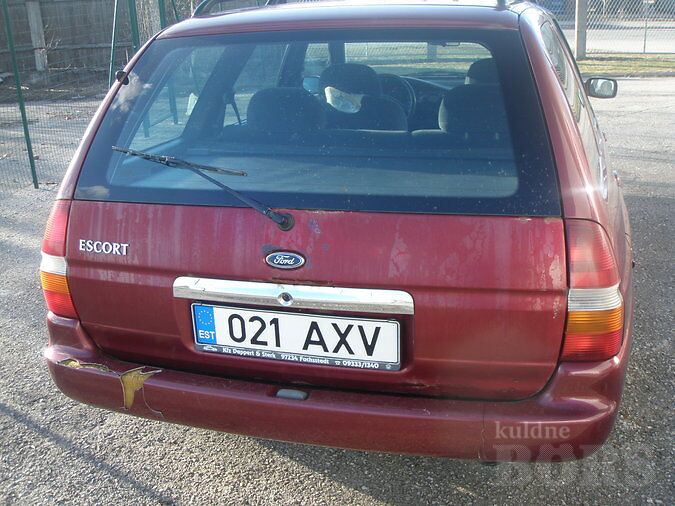 FORD ESCORT GHIA 1.6 ZETEC R4 66 kW -96