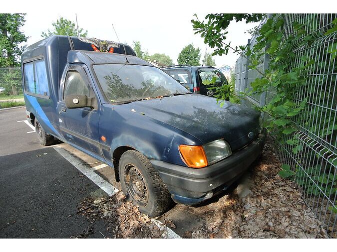 FORD COURIER