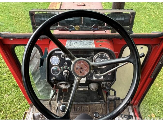 TRAKTOR MF MASSEY FERGUSSON 575