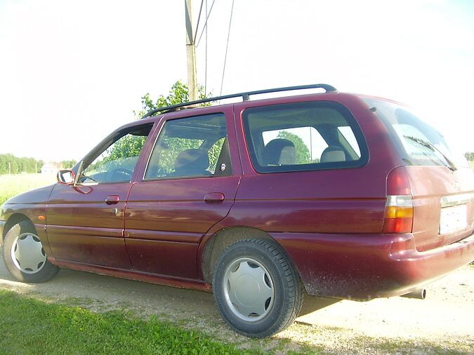 FORD ESCORT GHIA 1.6 R4 65 kW -96