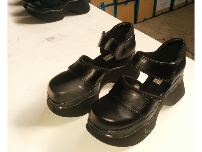 NAISTE TÖÖJALATSID 36-40 SUURUSED .
