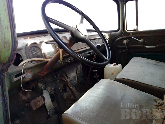 ISELIIKUVLAOTUR ZIL 130