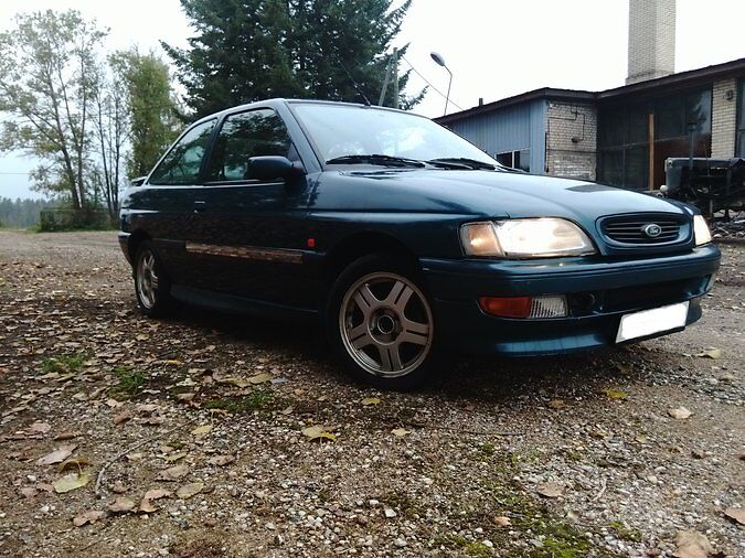 FORD ESCORT RS2000 4X4 2.0 DOHC R4 110 kW -95