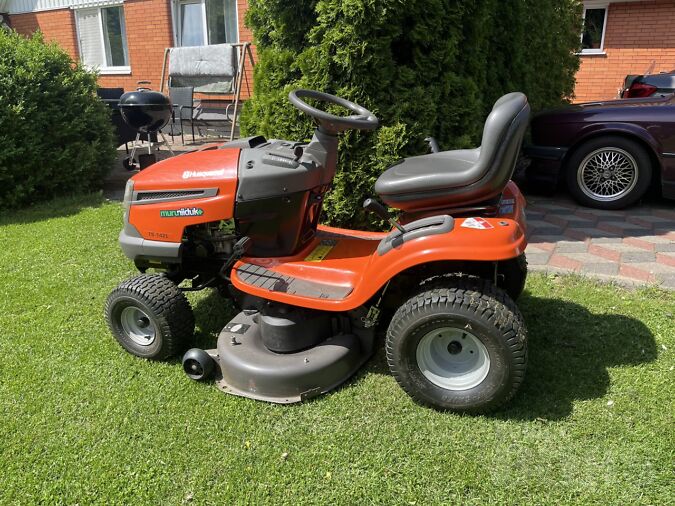 AIATRAKTOR HUSQVARNA TS 142L