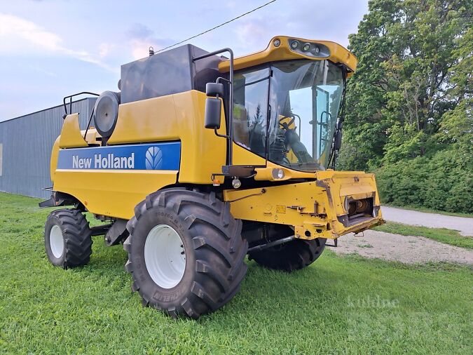 TERAVILJAKOMBAIN NEW HOLLAND CS 6050