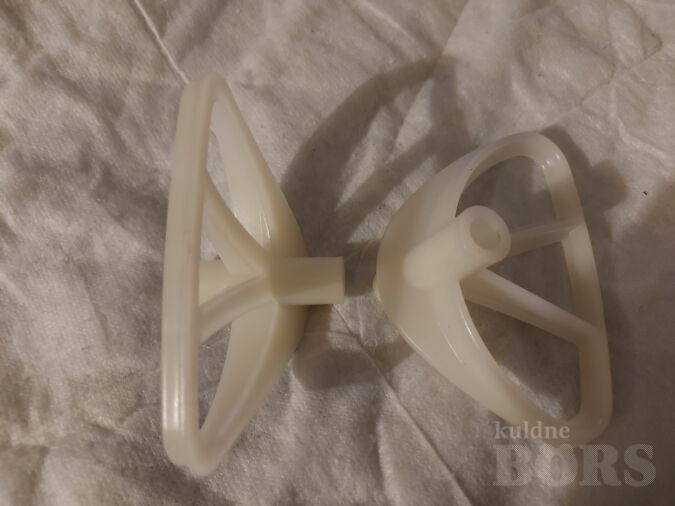 NÕUKA, RETRO SUUSAKEPI KULBID, PLASTIKUST 4TK.