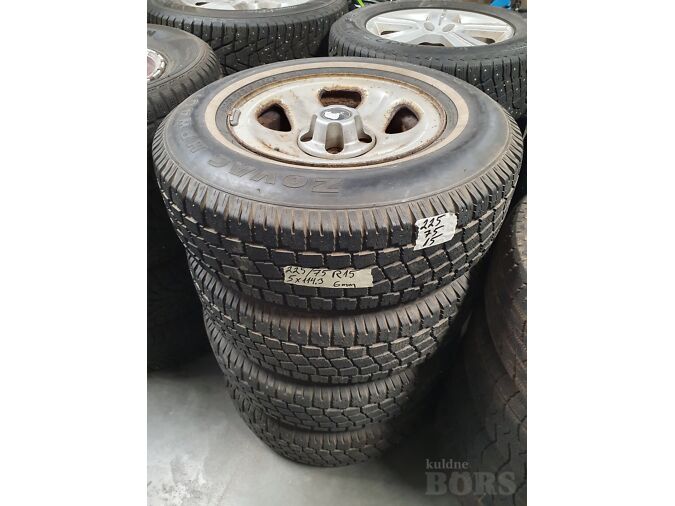 TALVEREHVID + VELJED 225/65 R15 / 5X114.3 / ZOVAC HPW 401 / LAMELL - M+S / JEEP CHEROKEE