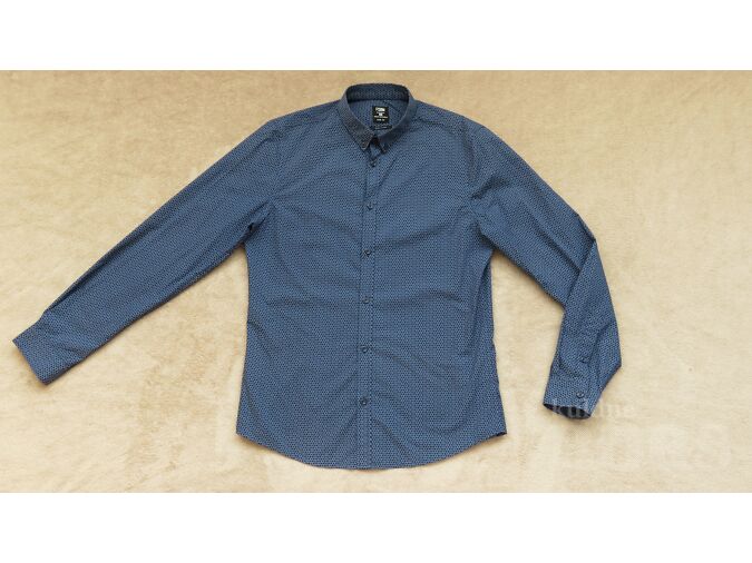 MEESTE SLIM FIT TRIIKSÄRK SUURUSELE M