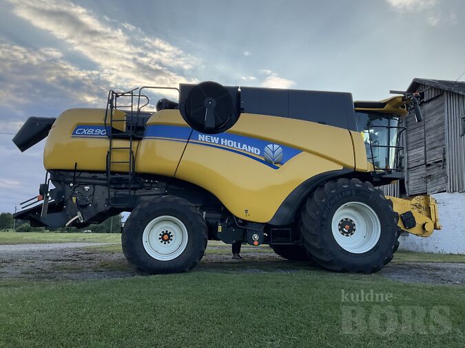 KOMBAIN NEW HOLLAND CX8.90